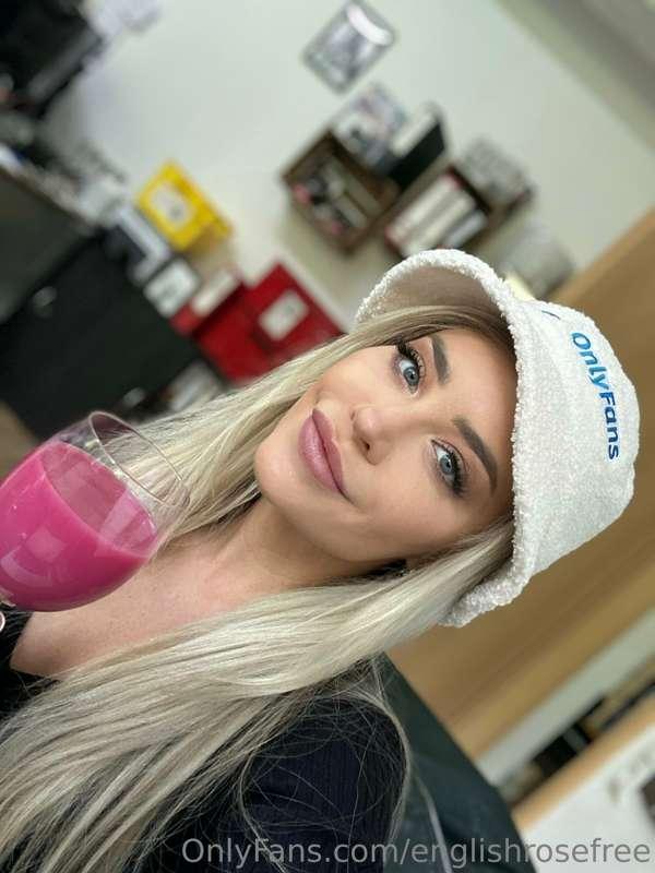 You’re gonna want this drink—and me, too 😘🍷