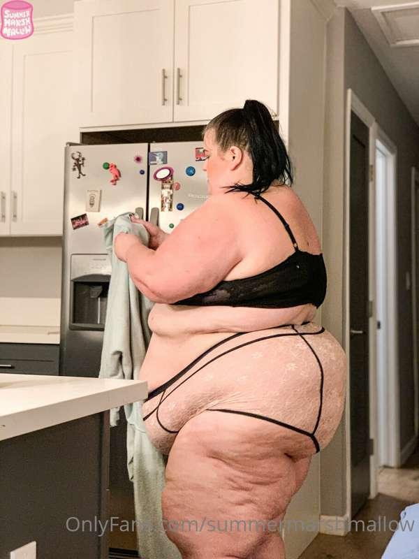 I love candid photos because I love see how fat I am from di..