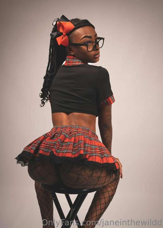 throw me cross the desk baby & fuck me hard 🤓😈🥴💦