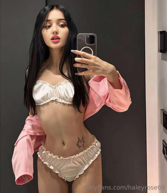 @molly_taylor*🌸I have the pinkiest pussy you'll ever seen 🌸
..