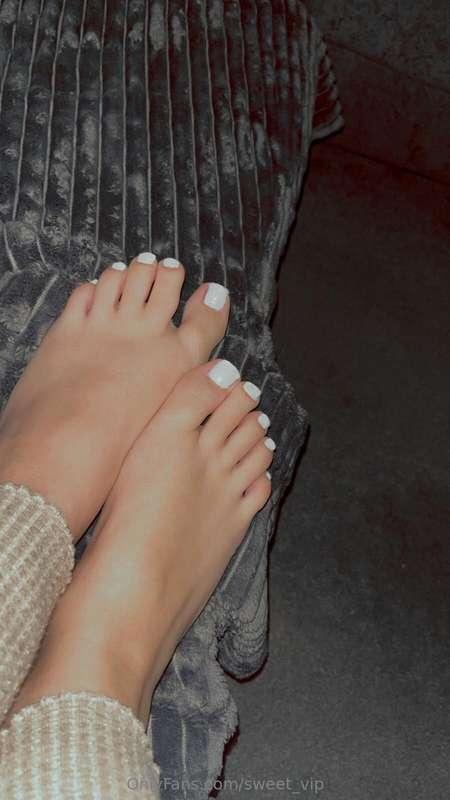 𝔀𝓱𝓲𝓽𝓮 𝓷𝓪𝓲𝓵𝓼 🦶🏼