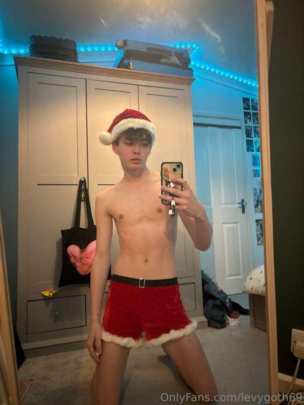 levygoth69 image #3