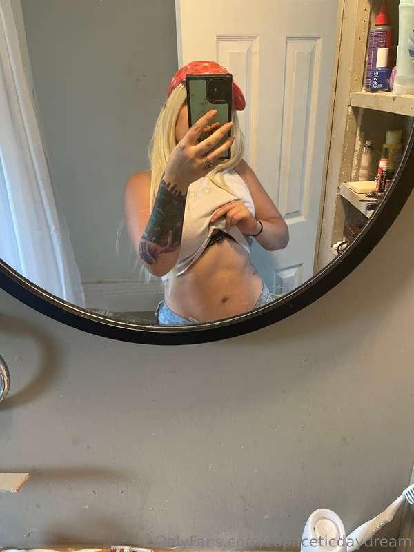 I’ve been working out 🏋️‍♀️ 