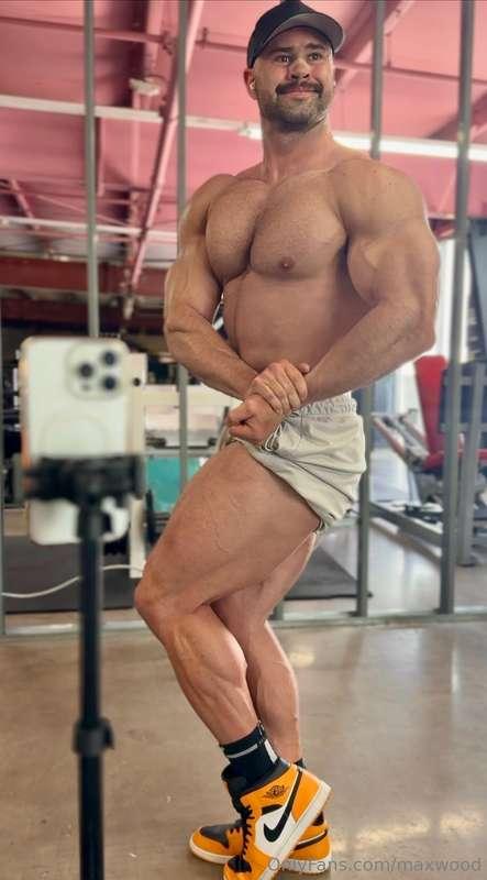 Touch my muscle 