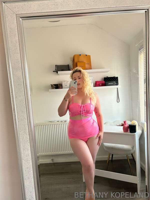 looking like a thick little naughty barbie in that fit haha,..
