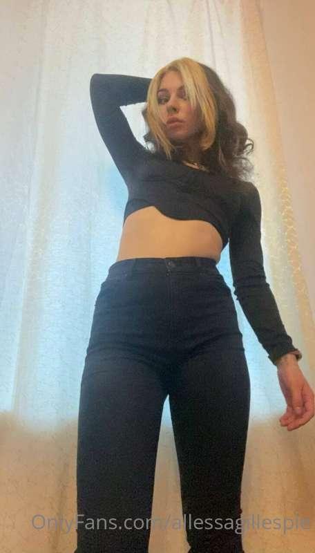 Baby you can undress me, $5 and I'm wearing less and less cl..