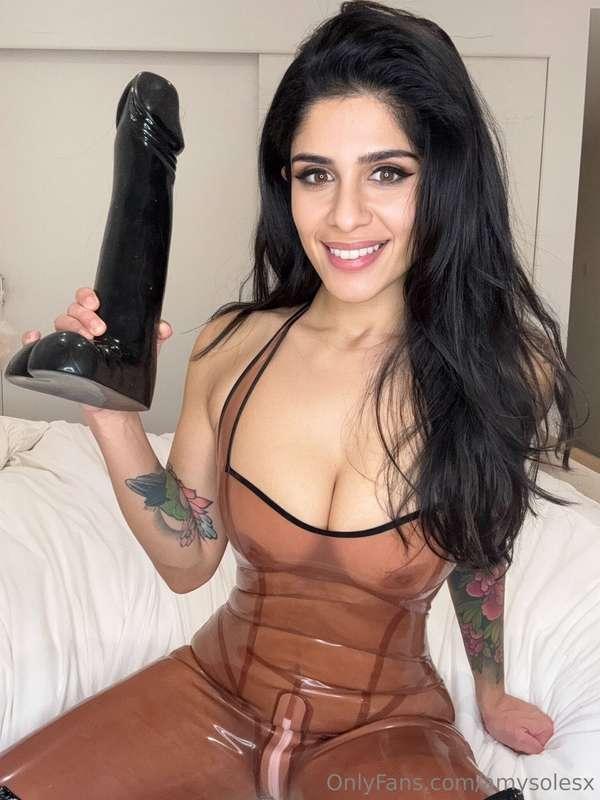 Free trial for pegging Queen Sophia Sahara https://onlyfans...
