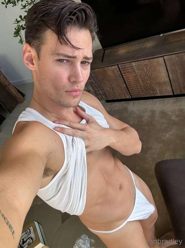 Does white look good on me?💛