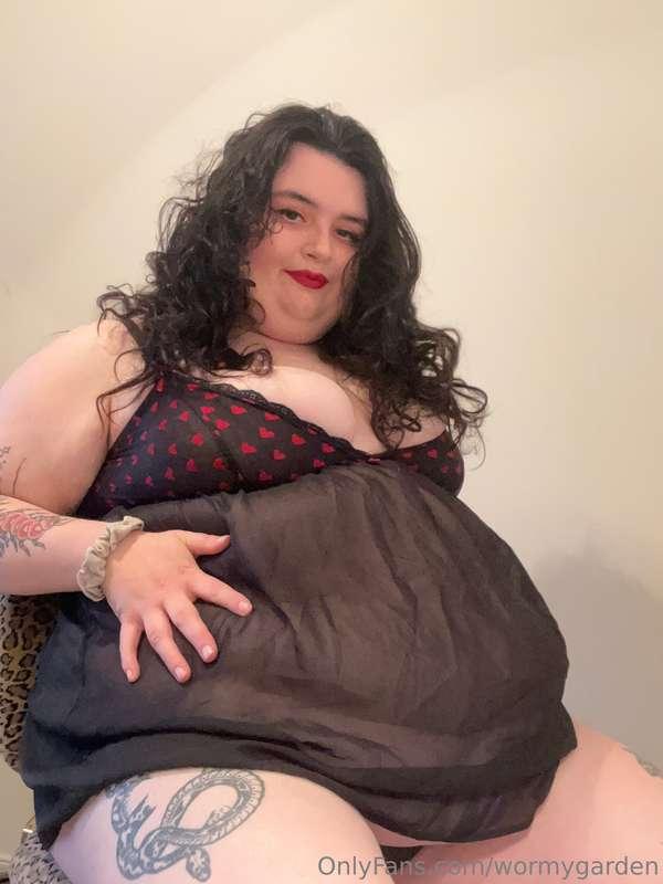 Happy Wormentines Day!!! 🐛💗 how many boxes of chocolates do ..