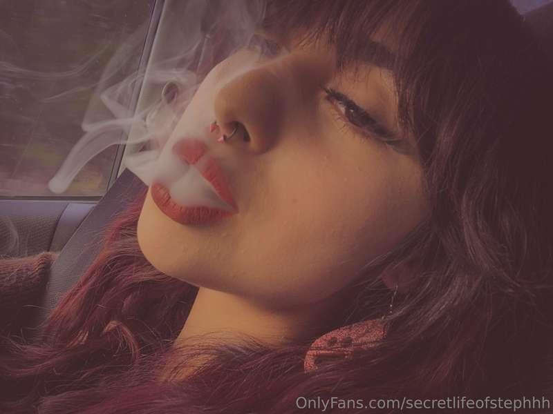 Posting a vid of me getting fucked doggy and sitting on my d..