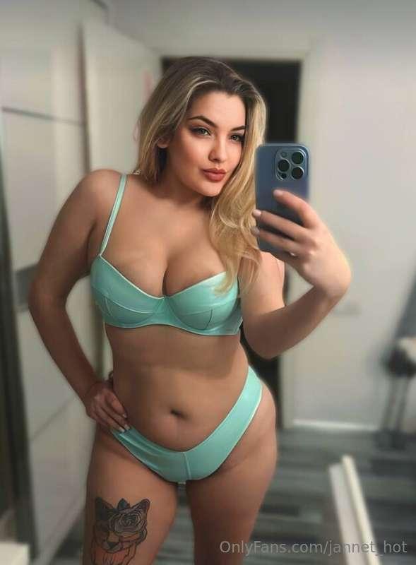 @marymii
Free subscribe 
This @marymii wanna feel you inside..