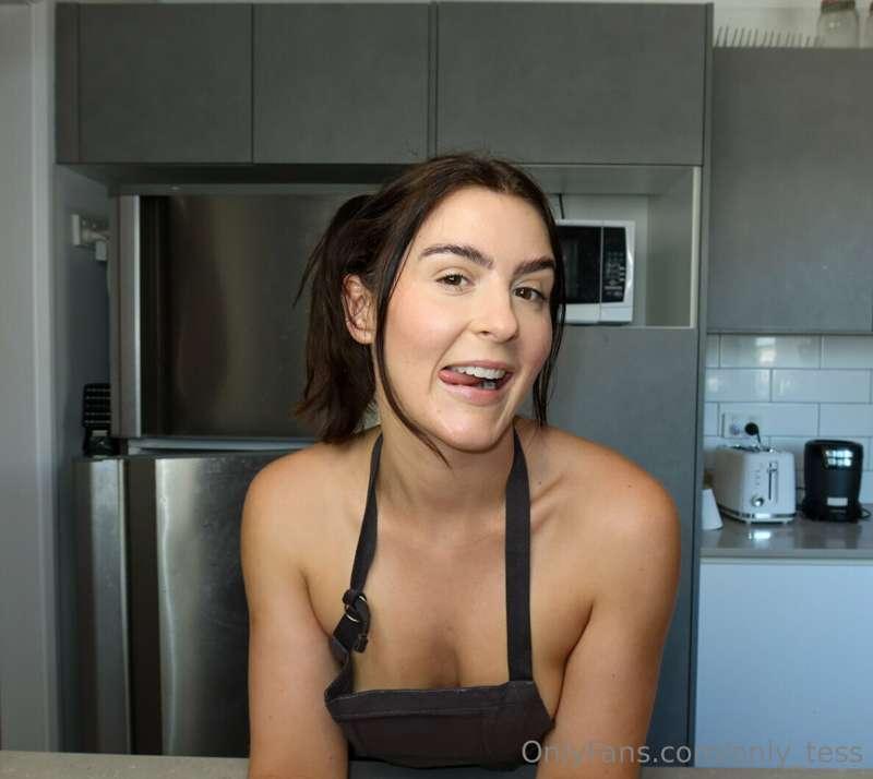 Filmed the SEXIEST naked chef video for my number 1 fan last..