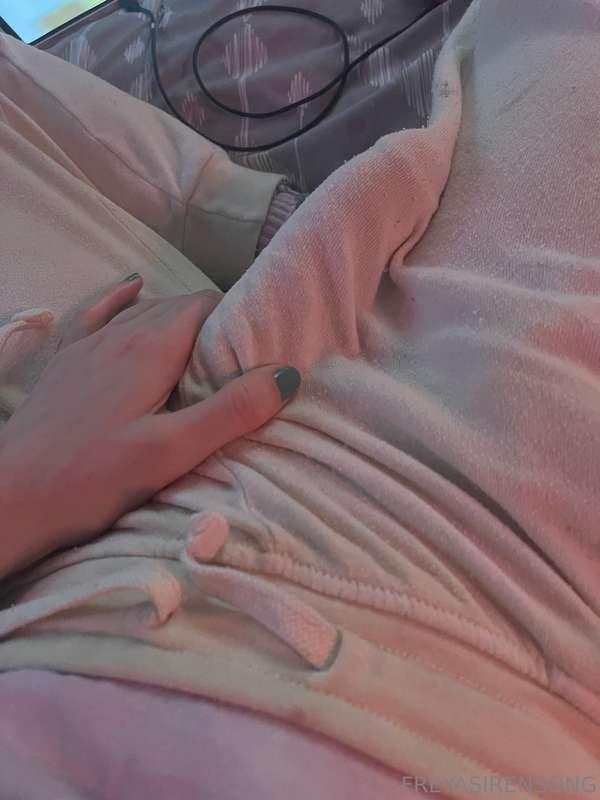 Everyone send me pics or vids of your cocks and asses 🍑 🍆 I’..