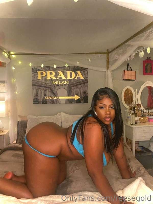 Wanna see more of me in these? 💋💙