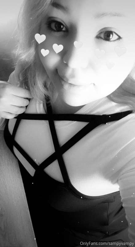 I got a new dress ^-^ cant wait to take some cute pics in it..