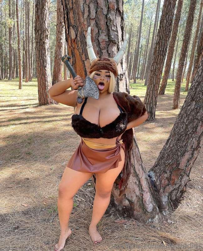 Viking Queen Thirsty for a load of CUM💦💦💦💦💦💦🍆 are you the on..