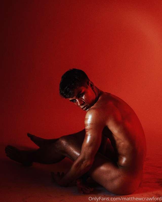throwback cuz it’s spooky szn 👹 I wanna do some fun & sexy H..