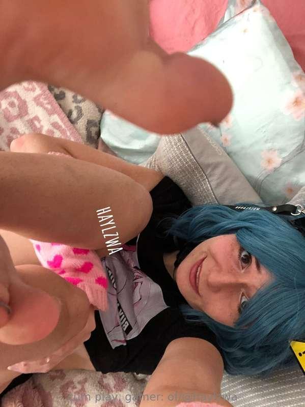 Get closer! I wanna show you what's (not) underneath!!