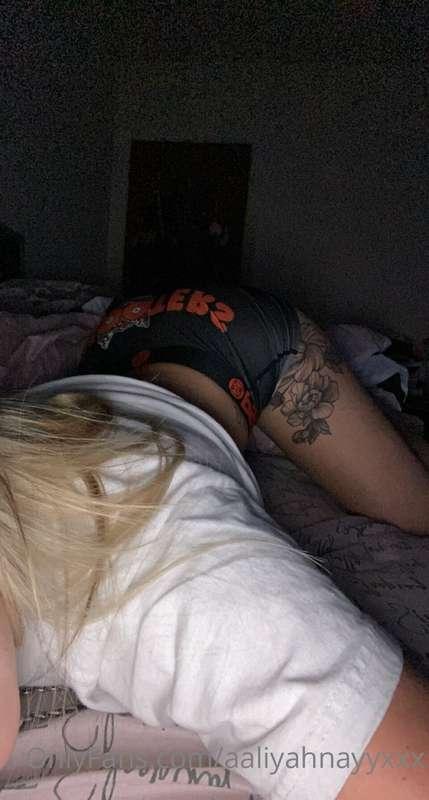 I wish youh were behind me…. 🍆😋😈💦