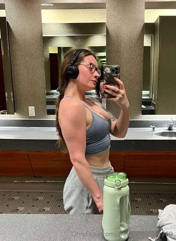 Getting big at the gym🙈