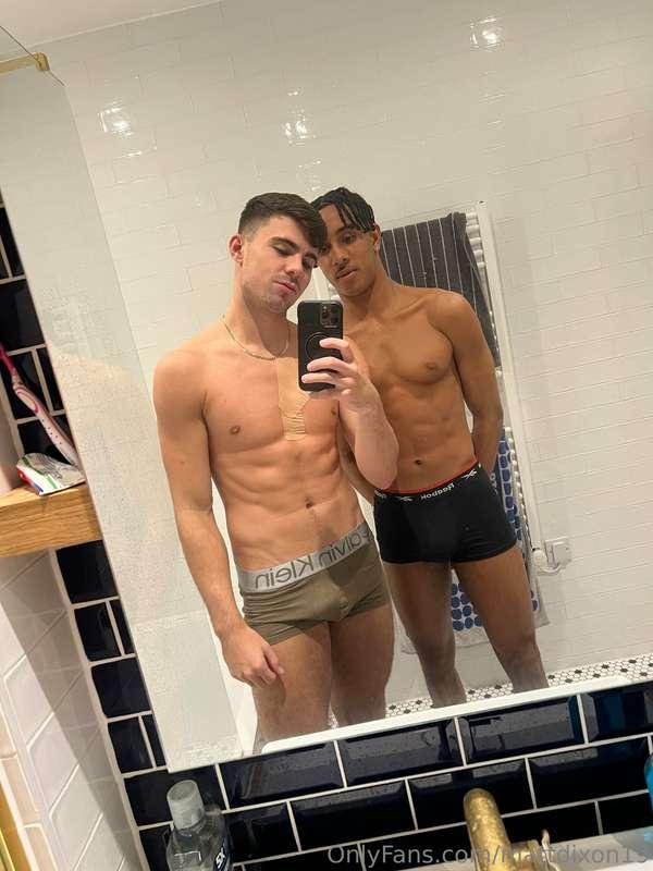 Everyone go follow  if you wanna see more! Were going live o..