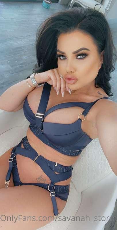 Treat the pussy good before you beat it 😜 👉👌