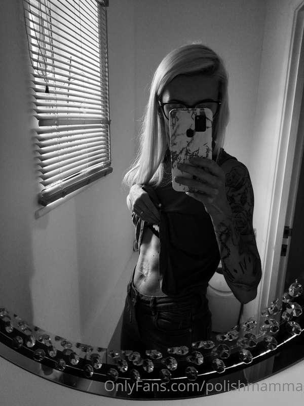 White and black Thursdays #whiteandblack #polishgirl #polish..