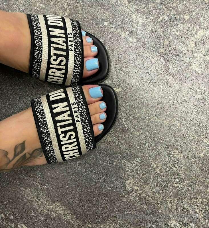 you can't tell me they don't look extra pretty in baby blue...