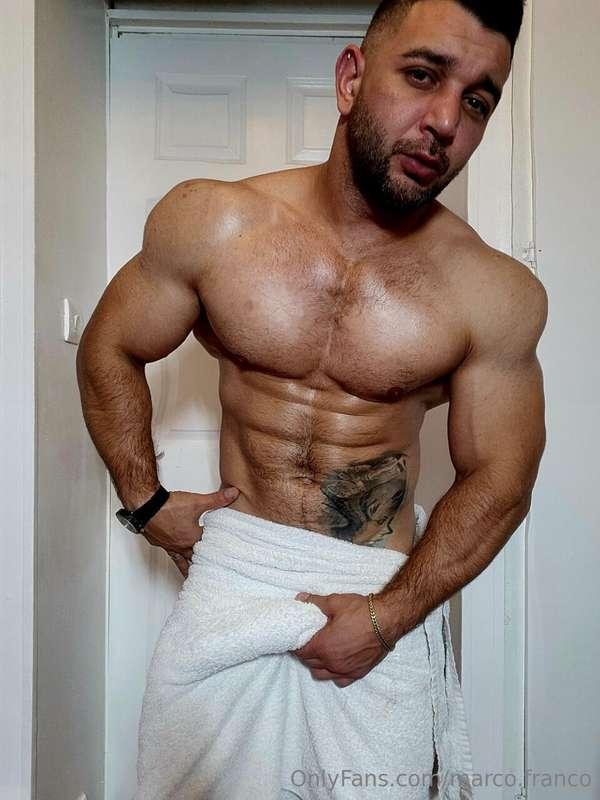 Come on my vip page and see how I dropped the towel 😈