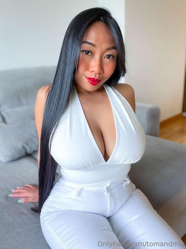 Would you date this Asian cutie? ☺️