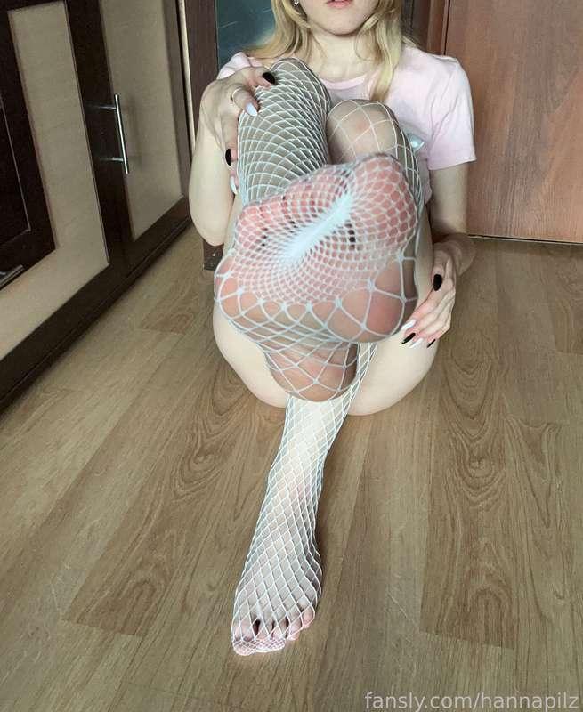 a lot of foot for you 😍

❀ #petite #pale #babygirl #beralylegal #fishnets #footfetish #feet #soles #stockings ❀
