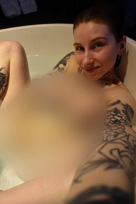 Nasse Nudes aus dem Urlaub 💧💧 Gepiercte Titten und leicht ha..