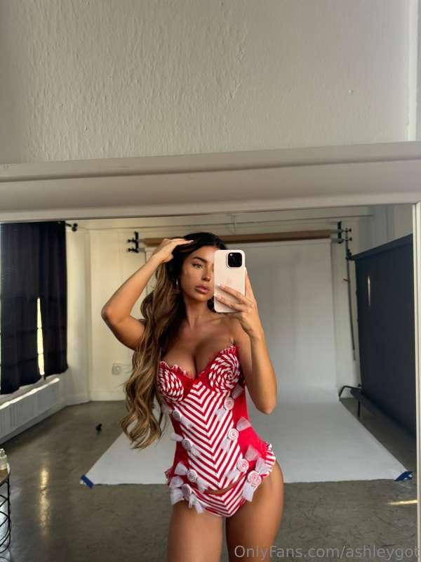 this outfit didn’t last long after this pic 😏