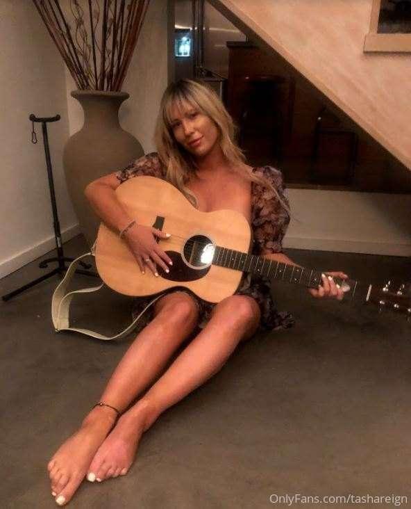 come play with me ;)