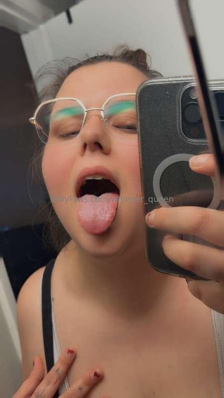 Mhh just imagine ur cum dripping on my face off my tongue an..