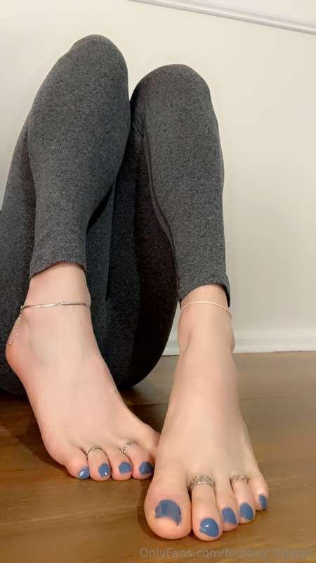 Here is your feet fix, for my little foot lovers! 😈😘