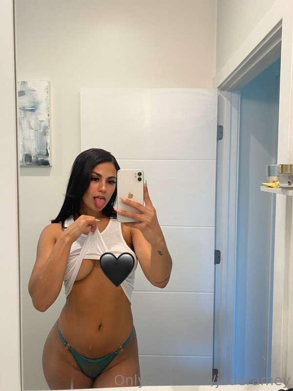Getting ready to take a shower💦 Come on! CLOTHES OFF🫦😉🔥