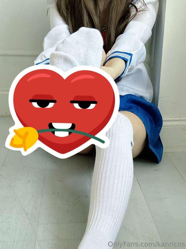 Who wants a video of my feet to worship? I want a pedicure ☺..