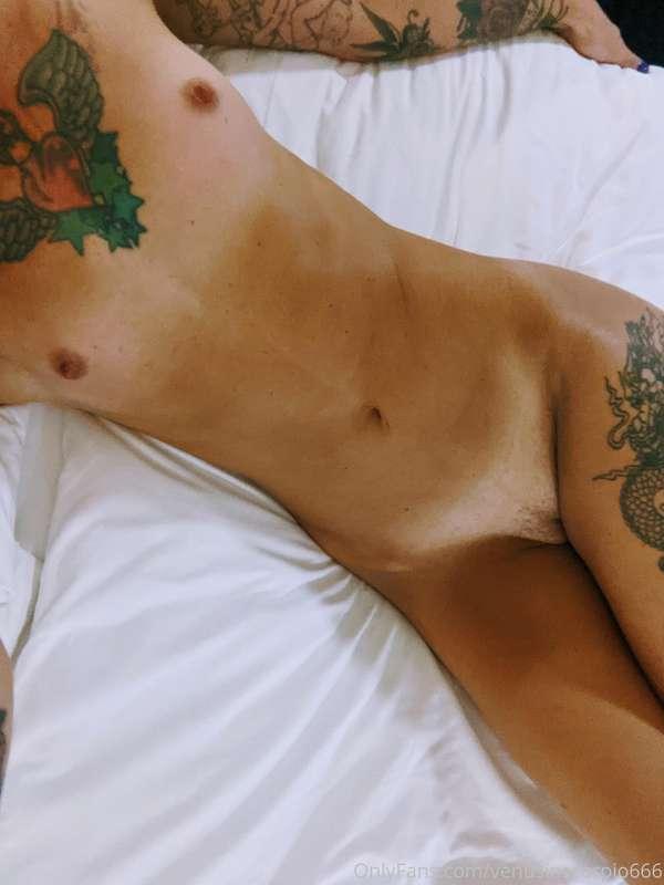Don't be shy. Tell me what we'd do in this hotel bed 😈😈😈😈😈