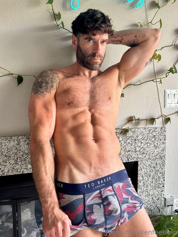 Was it the pose or the outfit? 💦