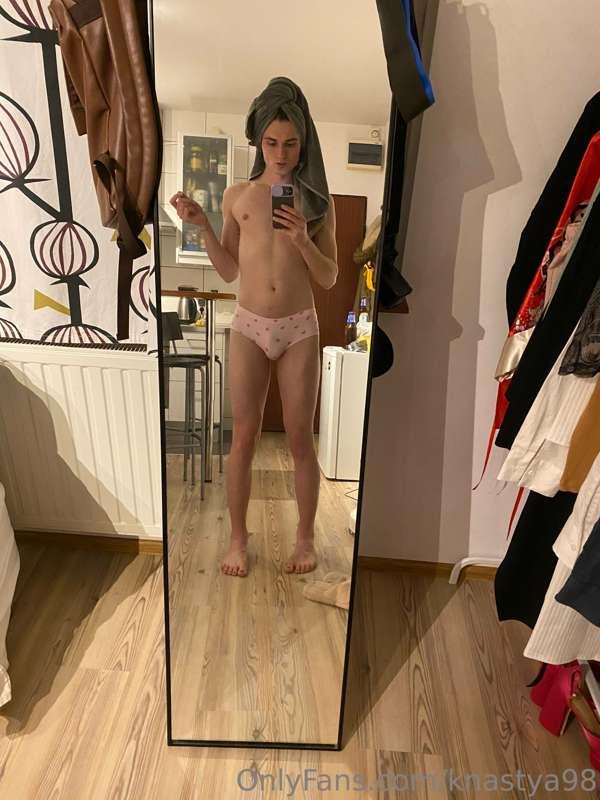 after shower, 2 weeks of hormones🥰🧝🏻‍♀️
