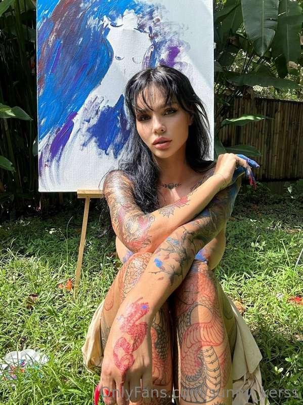 Artist 👩‍🎨 from head to toe 🖌️