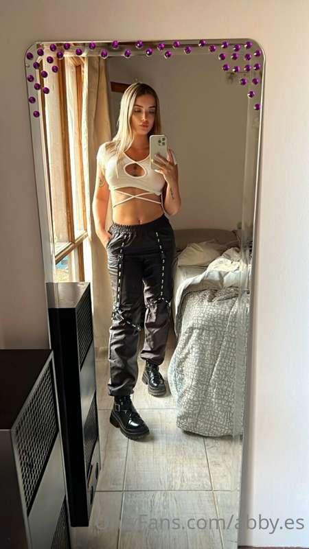 Does leather cloths turn you on? I think it’s damn sexy, dm ..
