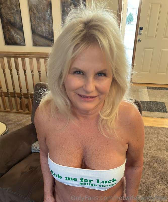 Happy St. Patrick’s Day…feel free to rub me for luck💋💋💋Candy