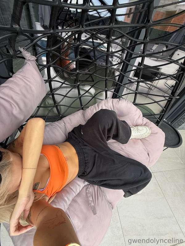 lazy Monday 🤓🧡
