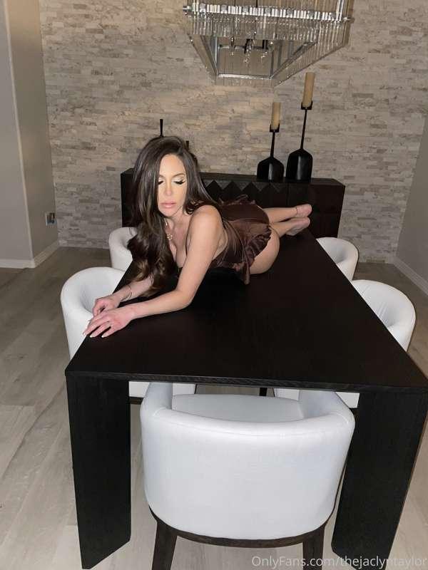 HAPPY HUMPDAY!!! 🐫 I’m doing a HUMDAY TREAT 🍭 Offering 10 mi..