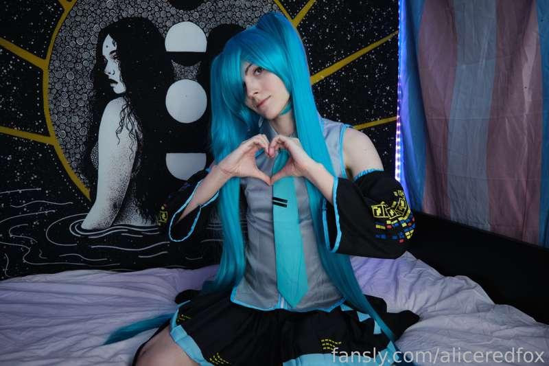 aliceredfox image #4