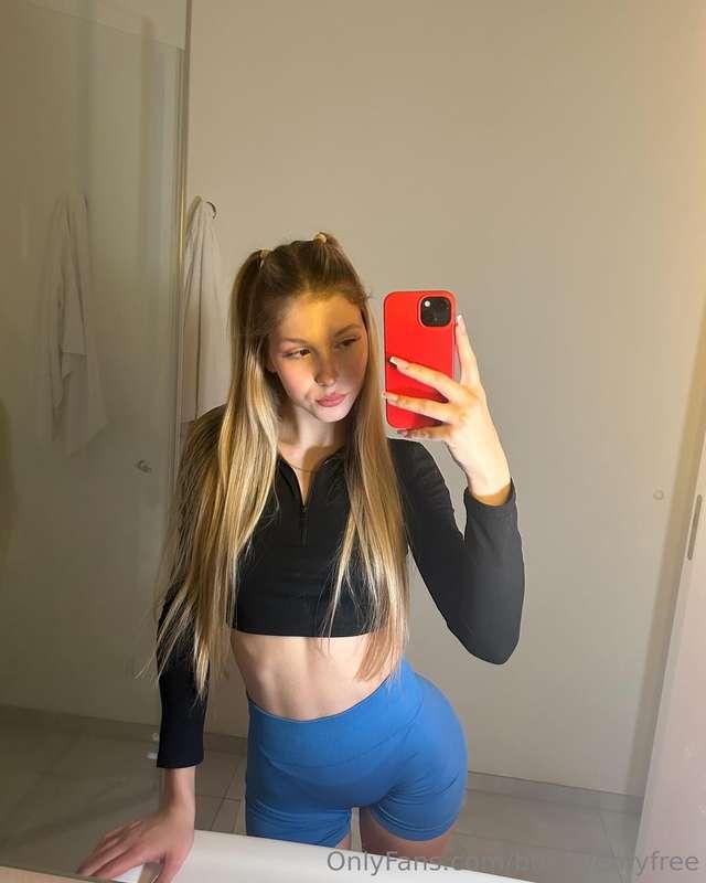 Are my curves enough to turn you on? 🥰