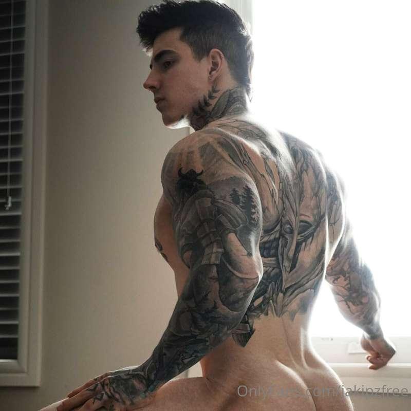 You already know where to find the full pic 😏🍑🦶🔞.. @Jakipz O..