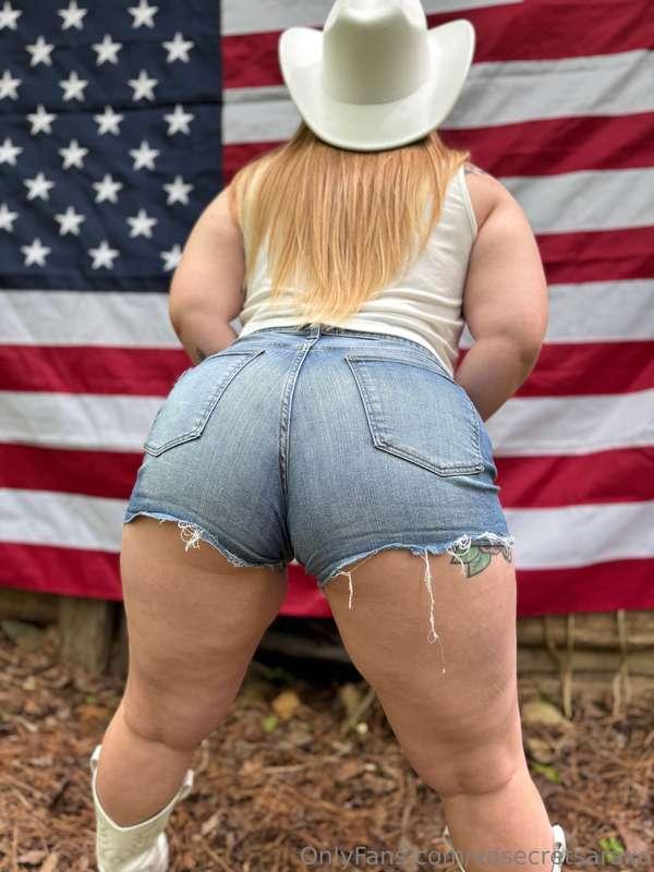 Swipe to take my shorts off 😝